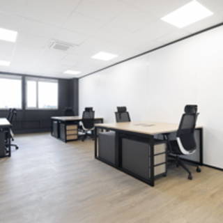 Bureau privé 30 m² 10 postes Coworking Rue du Général Malleret Joinville Vitry-sur-Seine 94400 - photo 2